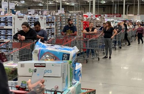 美國(guó)肯德基已經(jīng)無雞可炸了,冬天還會(huì)遠(yuǎn)嗎